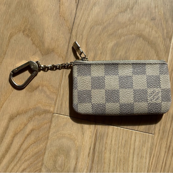 Louis Vuitton Key Pouch - Picture 4 of 7